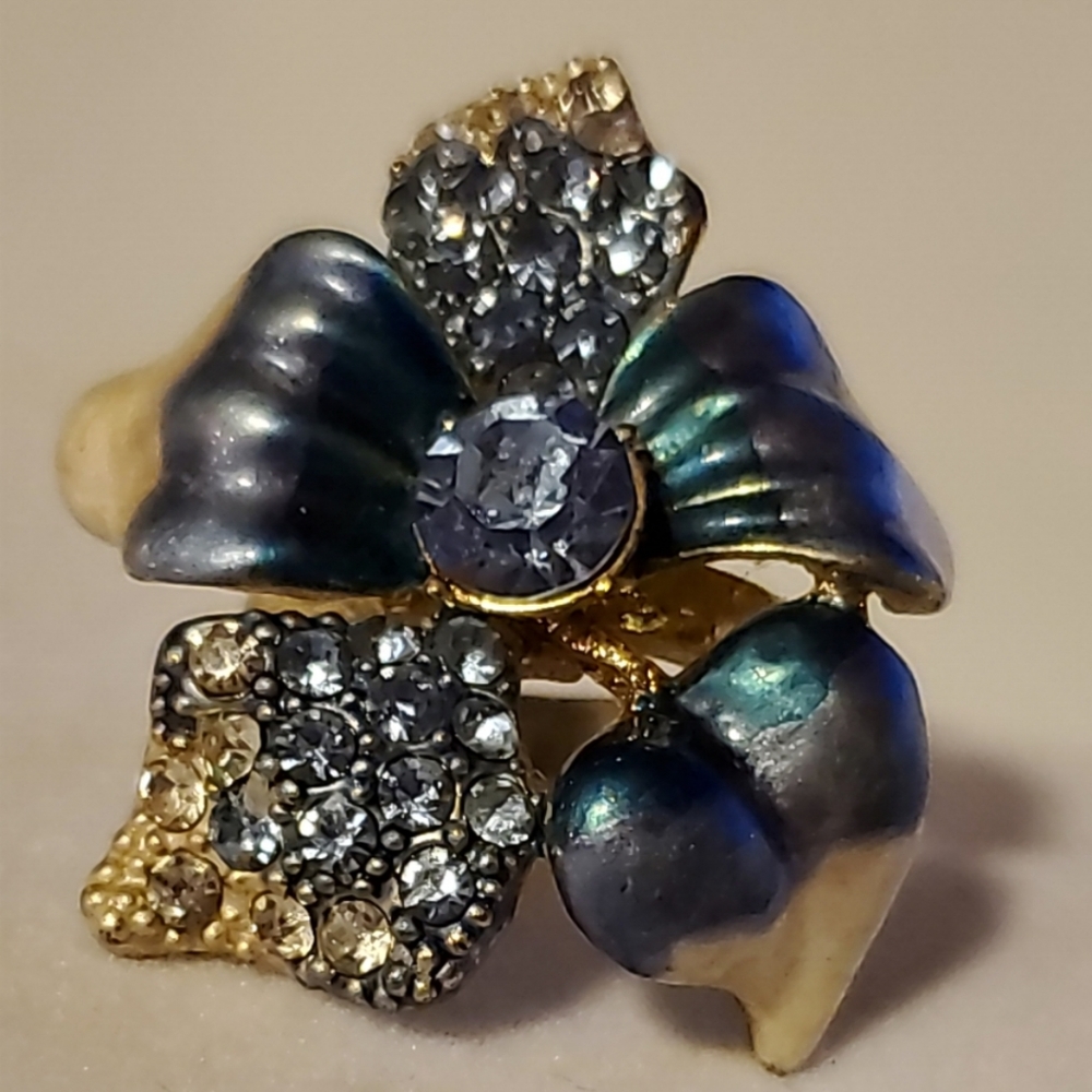 Vintage blue floral rhinestone ring